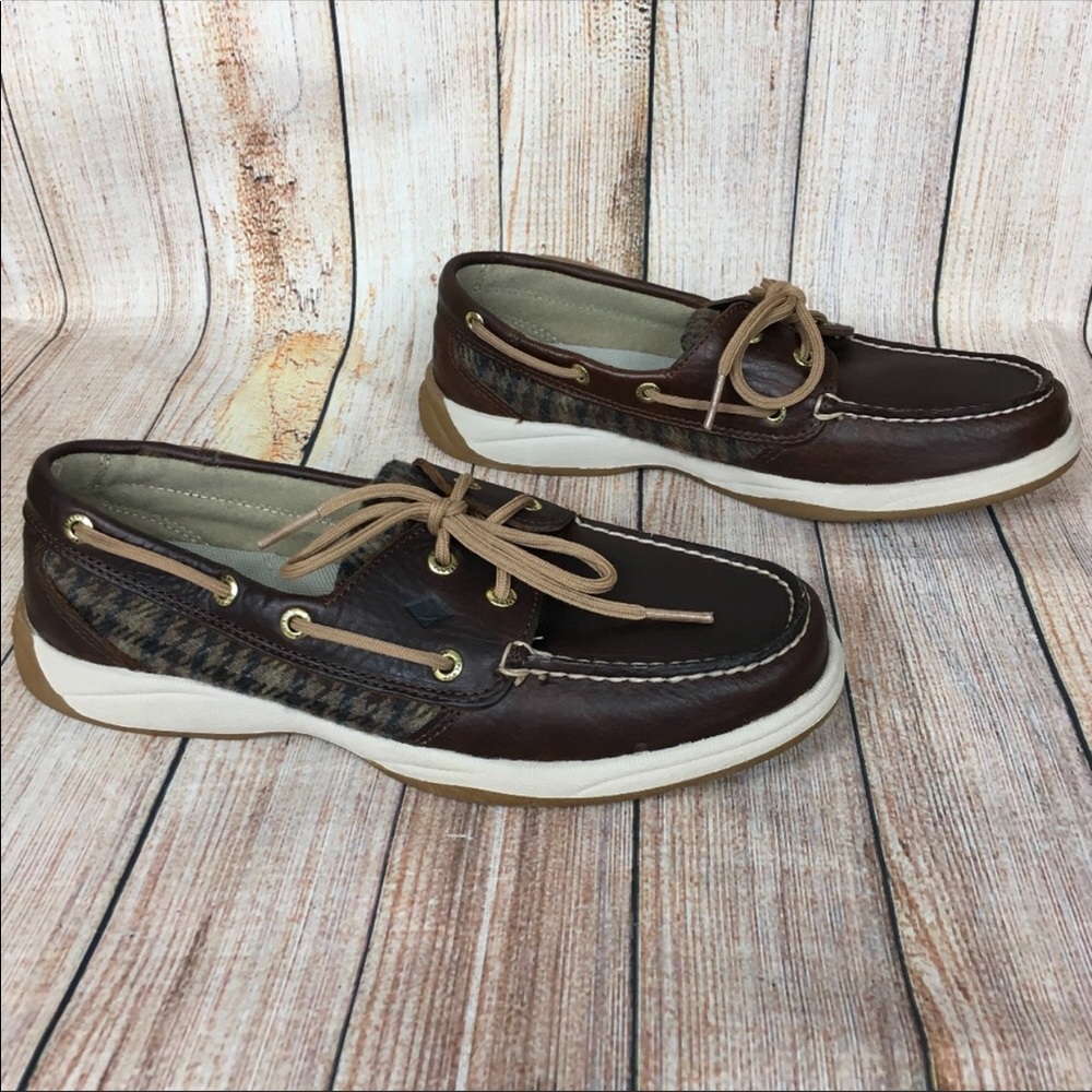 Sperry Intrepid brown boat shoes, great condition!